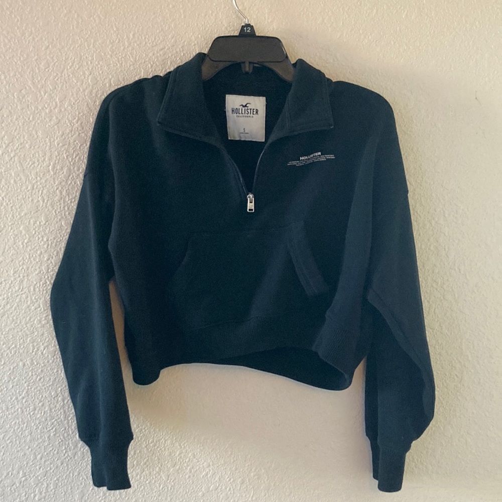 Hollister half-zip cropped sweatshirt, color black